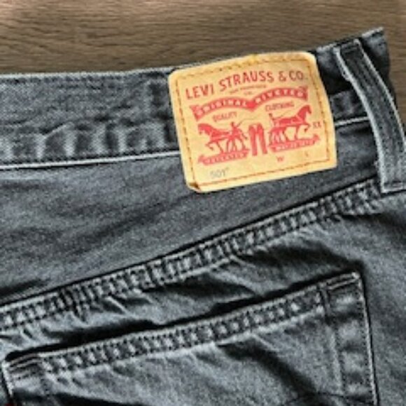 Levi 501 Black Shorts - Picture 4 of 4